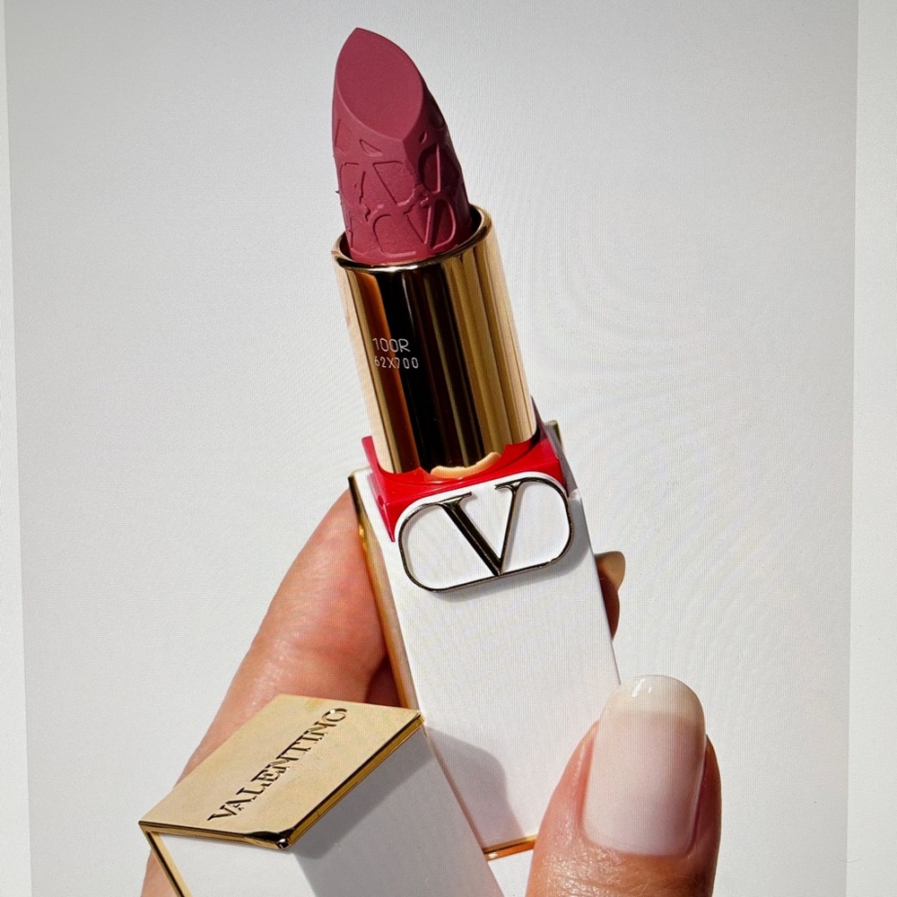 Valentino Rosso Satin Lipstick - 100R Roman Grace - Picture 5 of 5